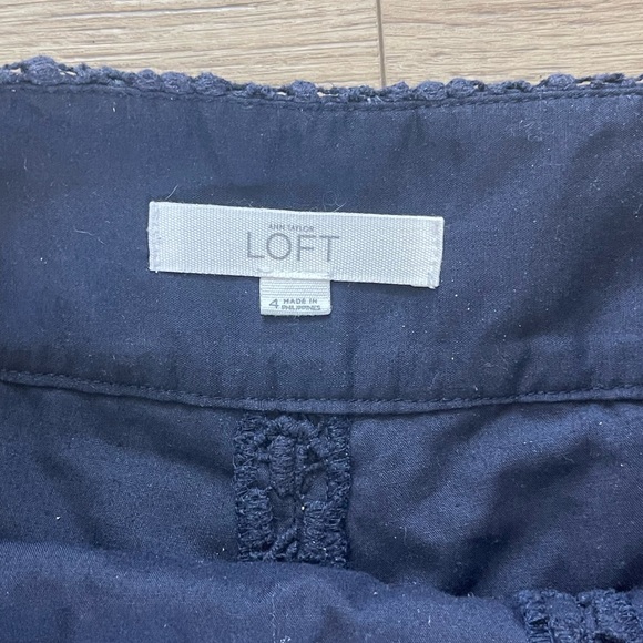 LOFT Navy Blue Lace Overlay Shorts – Size 4 - Picture 2 of 3